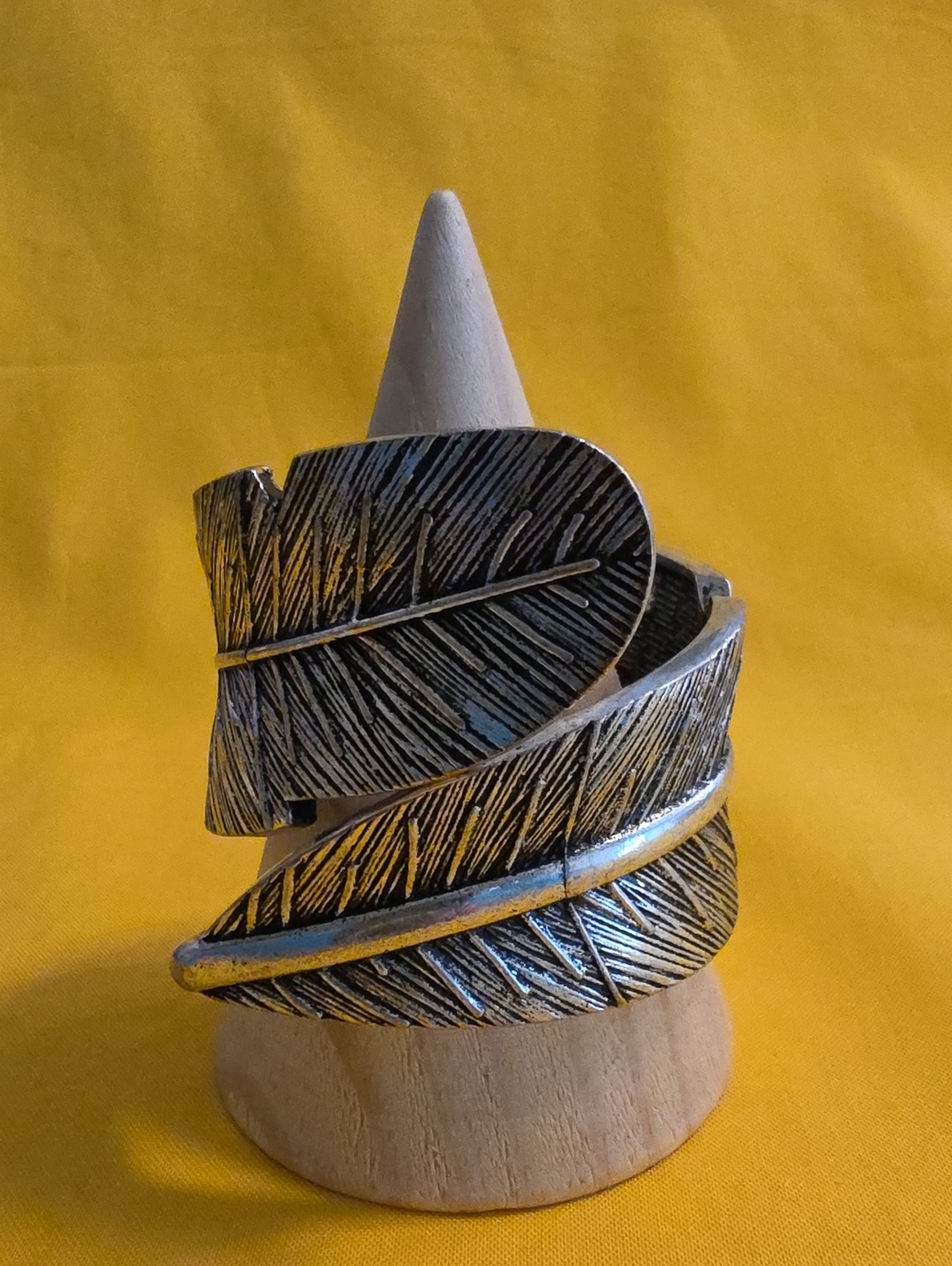 Vintage-style ▪︎ Feather Hinged Cuff Bracelet ▪︎  Perfect for Smaller Wrists